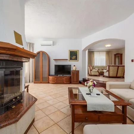 Villa Eufemia Near With Large Garden And Outdoor Playground For Kids Porec