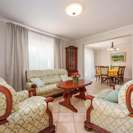 Eufemia Near With Large Garden And Outdoor Playground For Kids بوريتش