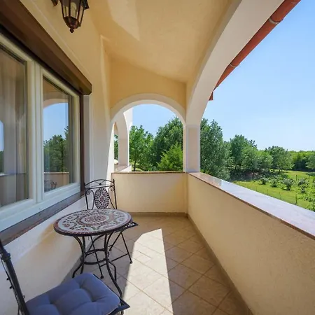 Eufemia Near With Large Garden And Outdoor Playground For Kids فيلة