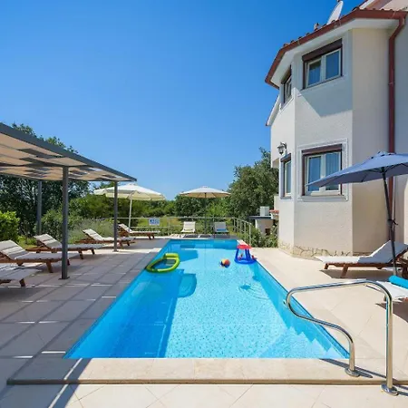 فيلة Eufemia Near With Large Garden And Outdoor Playground For Kids بوريتش
